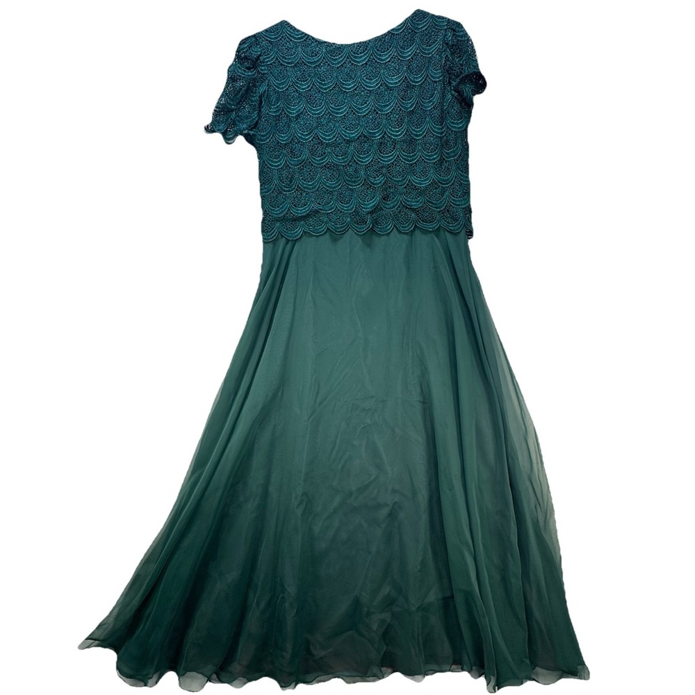 Elegant Teal Maxi Dress with Scalloped Lace Bodice